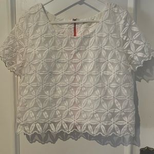 Gianni Bini large white floral embroidered top